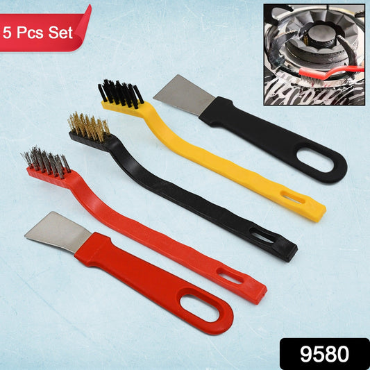 The five-piece cleaning set, including three wire brushes and two scrapers, is displayed on a light blue background.