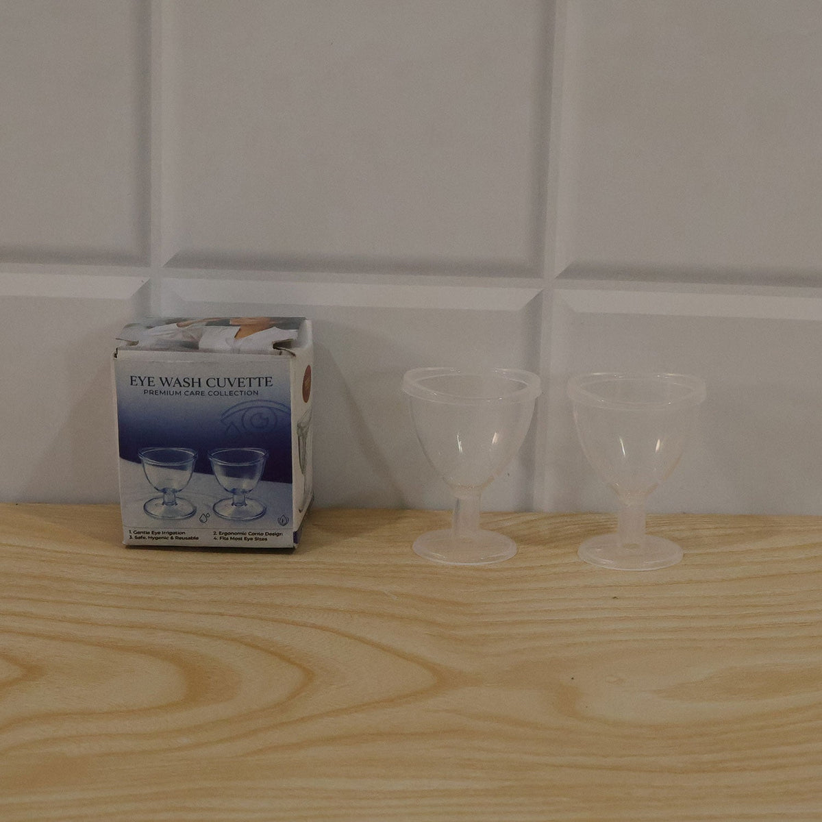 Actual transparent eye wash cup set in retail packaging